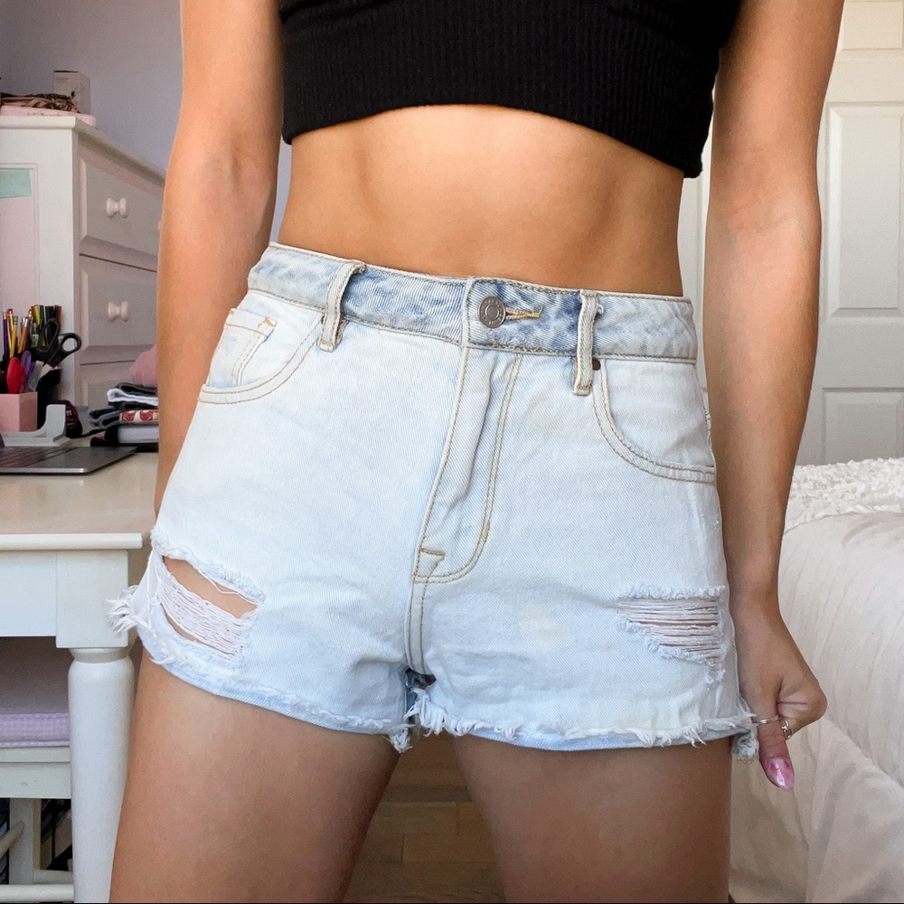 Light Wash Color Block Distressed Denim Shorts - Picture 3 of 5